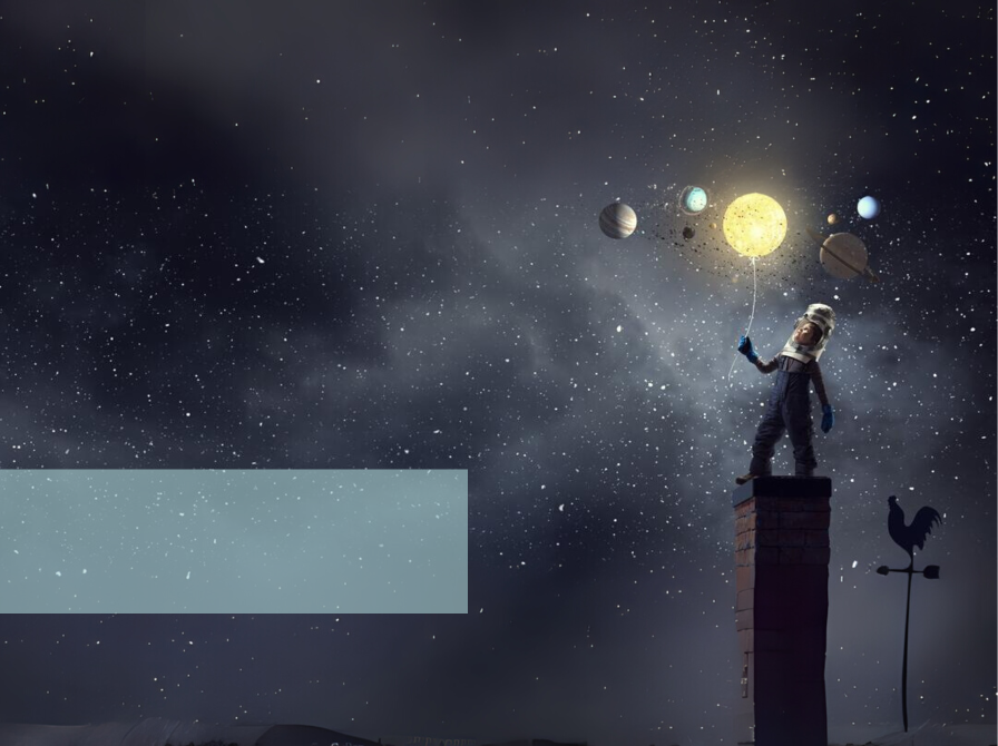 person i rumdragt på en skorsten med lysende ballon i hånden